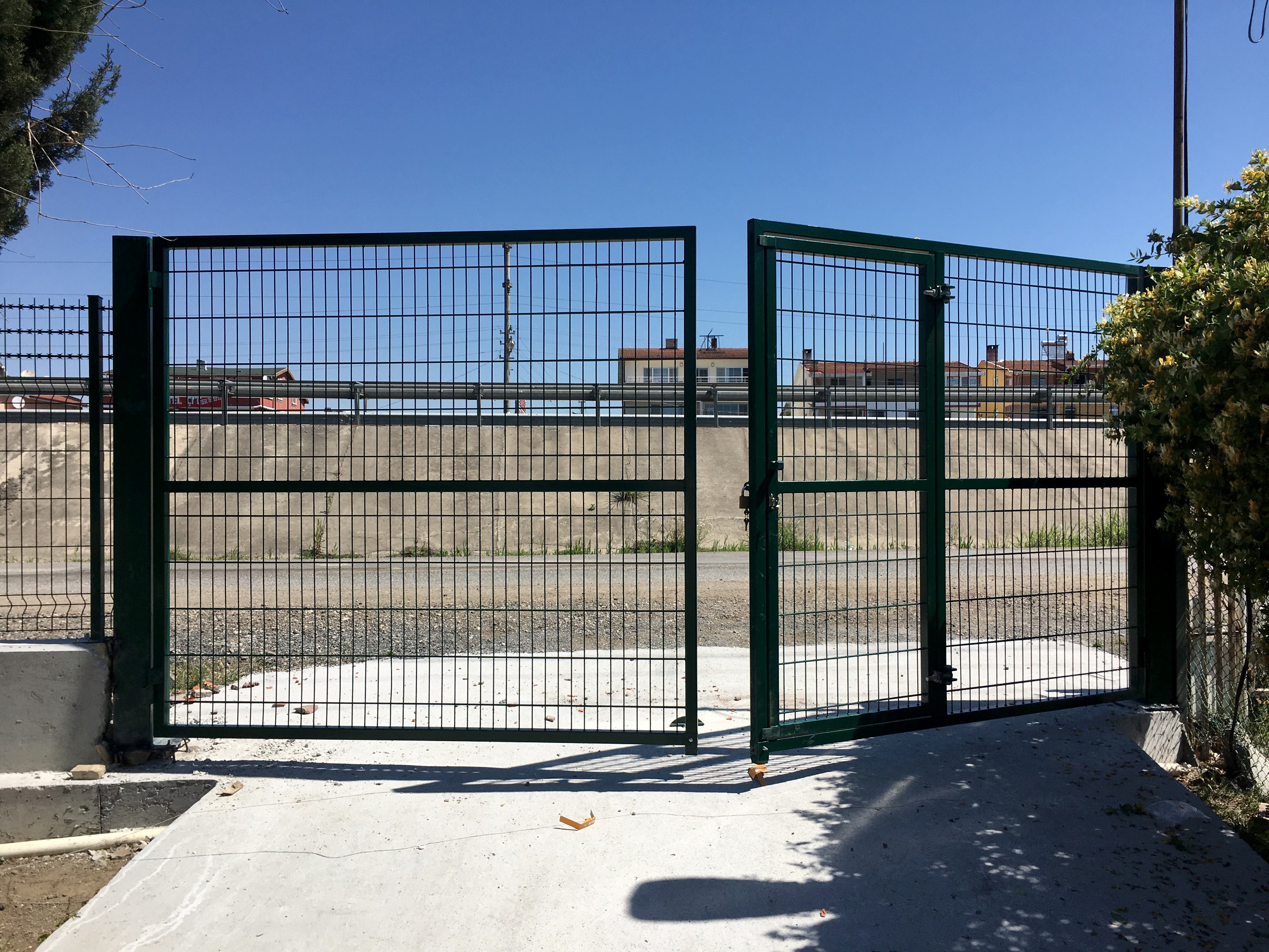 Çift Kanatlı Kapı